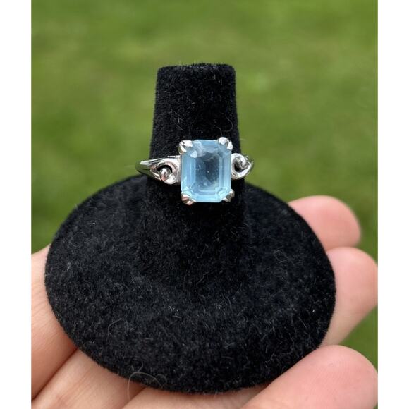 Avon Blue Topaz Ring Silver Tone Blue Size 5.75 Princess Cut Vintage Estate - Picture 1 of 5